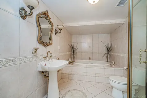 29 S Drum Street Staten Island NY 10309