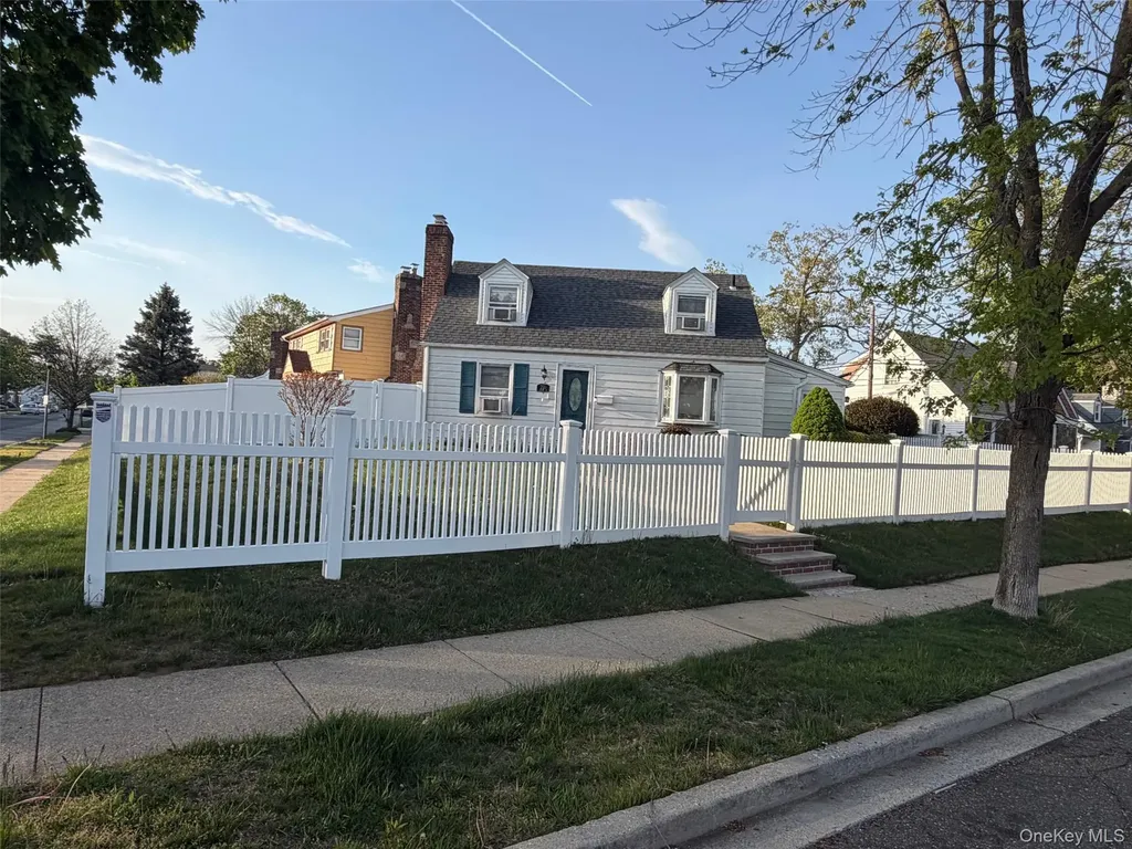 281 Anchor Way Uniondale NY 11553