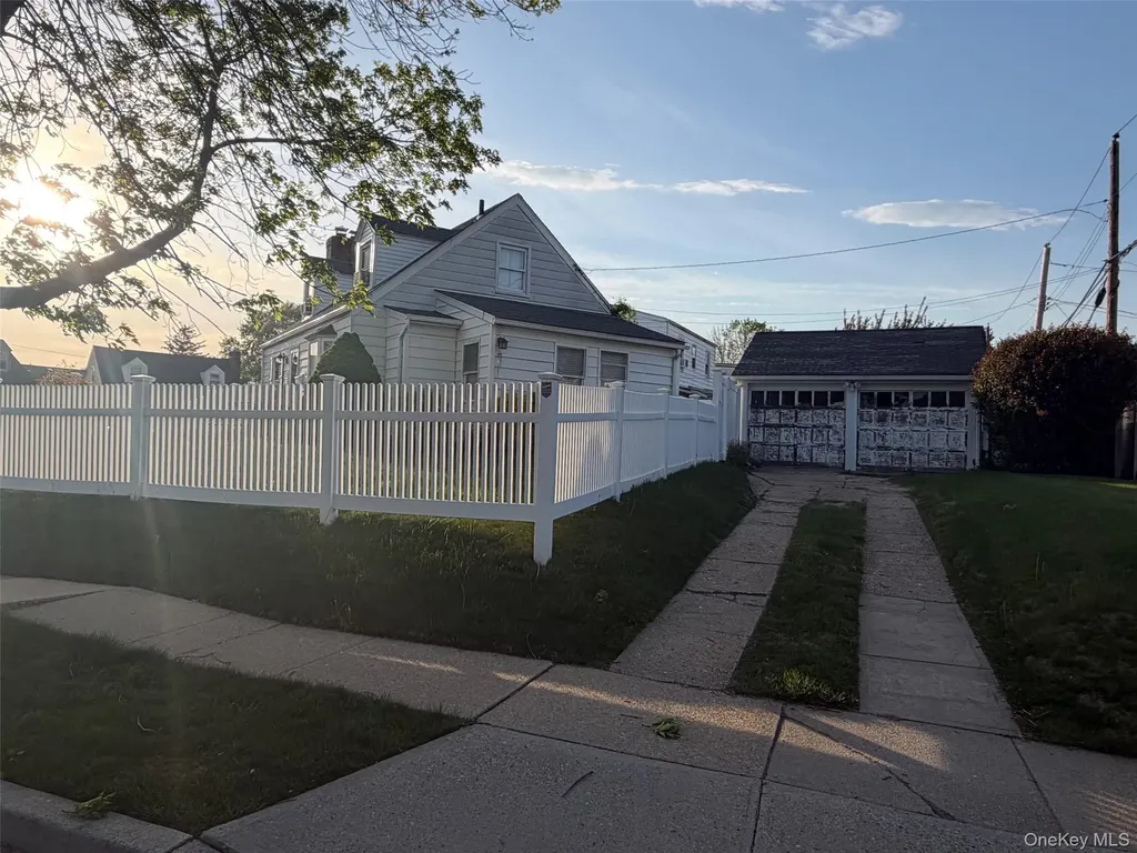 281 Anchor Way Uniondale NY 11553