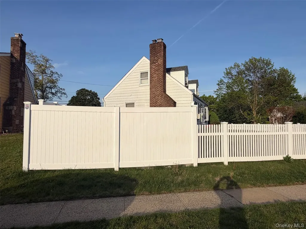 281 Anchor Way Uniondale NY 11553