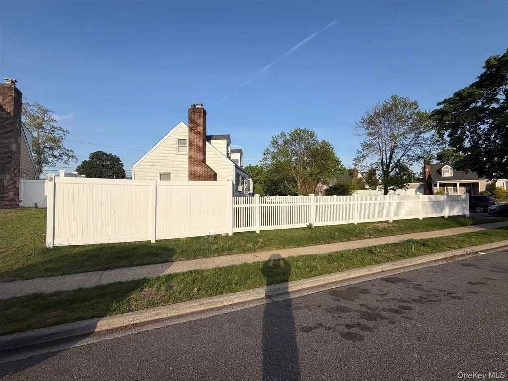 281 Anchor Way Uniondale NY 11553
