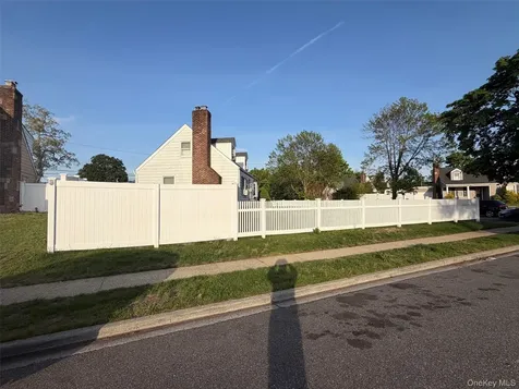 281 Anchor Way Uniondale NY 11553