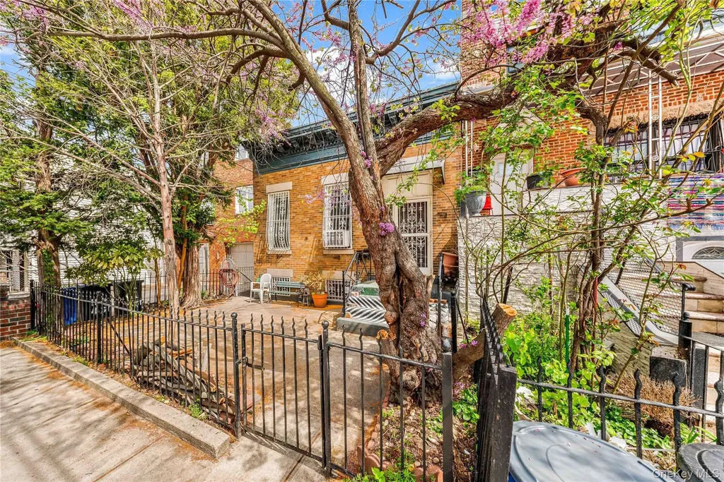 3217 46th Street Astoria NY 11103