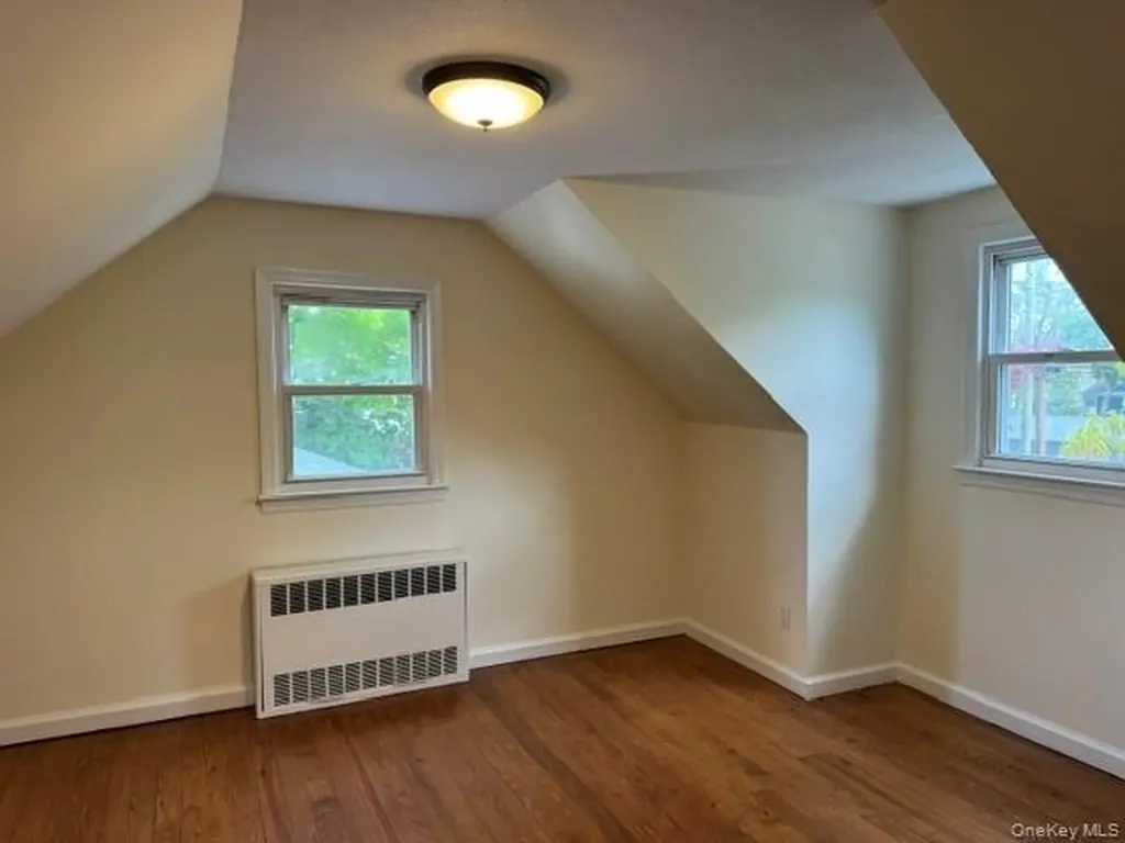563 N Delaware Lindenhurst NY 11757
