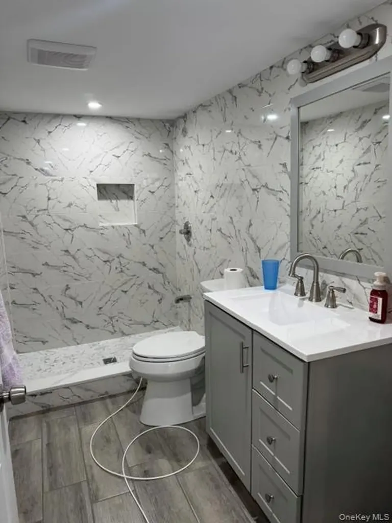 563 N Delaware Lindenhurst NY 11757