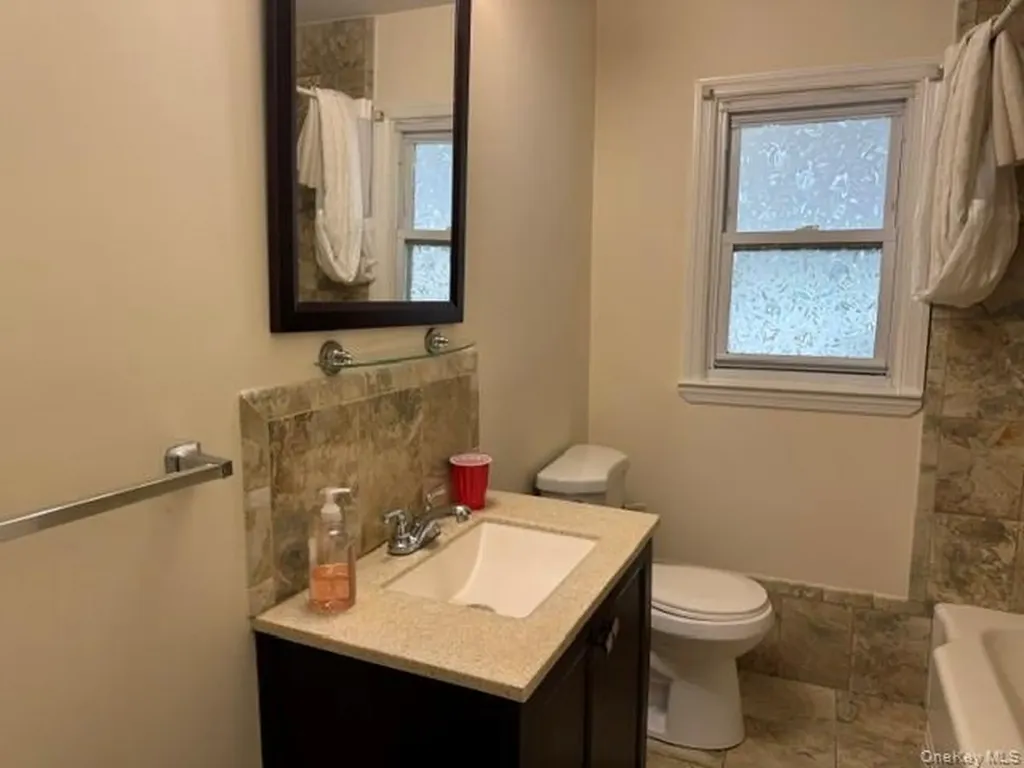 563 N Delaware Lindenhurst NY 11757