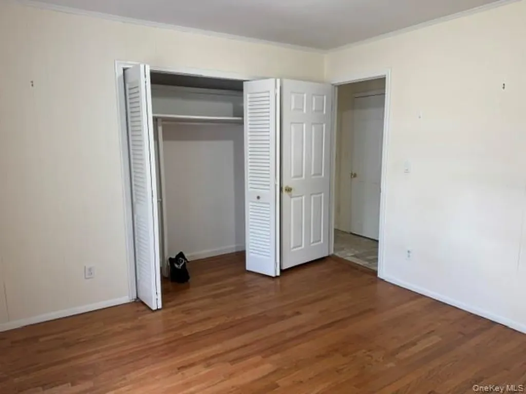 563 N Delaware Lindenhurst NY 11757