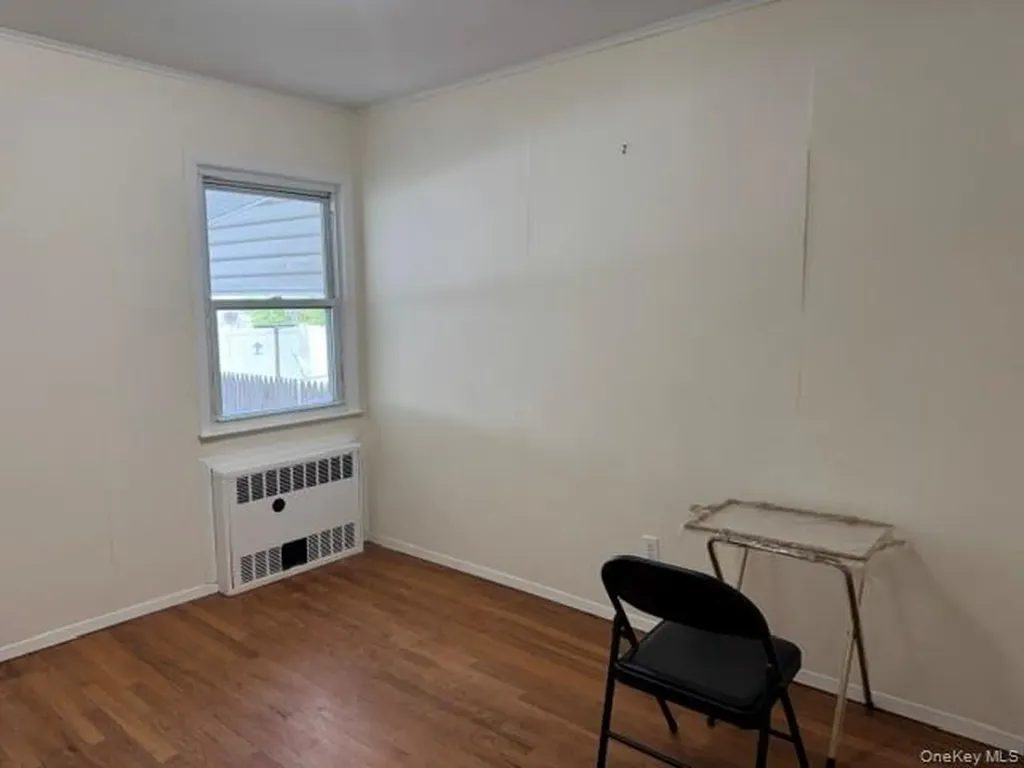 563 N Delaware Lindenhurst NY 11757