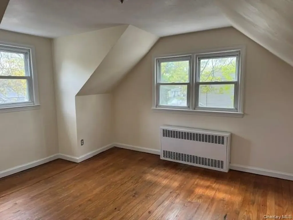 563 N Delaware Lindenhurst NY 11757