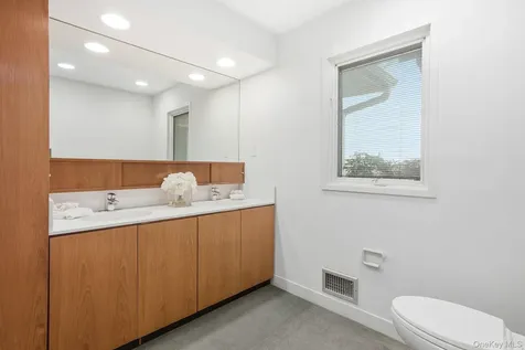 55 Hampton Oval New Rochelle NY 10805