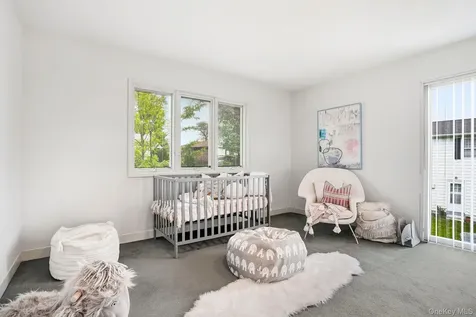 55 Hampton Oval New Rochelle NY 10805