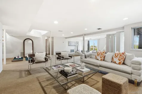 55 Hampton Oval New Rochelle NY 10805