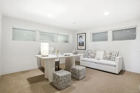 55 Hampton Oval New Rochelle NY 10805