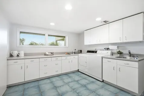 55 Hampton Oval New Rochelle NY 10805