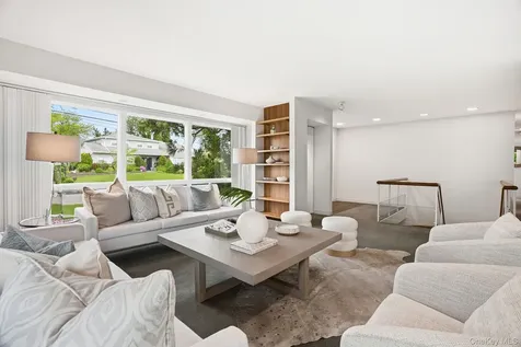 55 Hampton Oval New Rochelle NY 10805