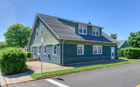 54 Mckinley Avenue Albertson NY 11507