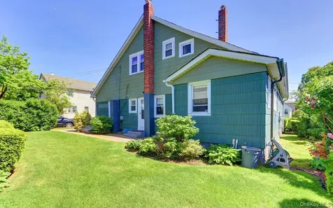 54 Mckinley Avenue Albertson NY 11507