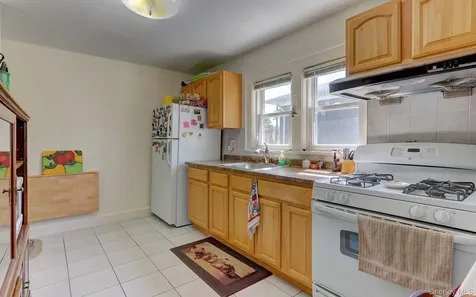 54 Mckinley Avenue Albertson NY 11507