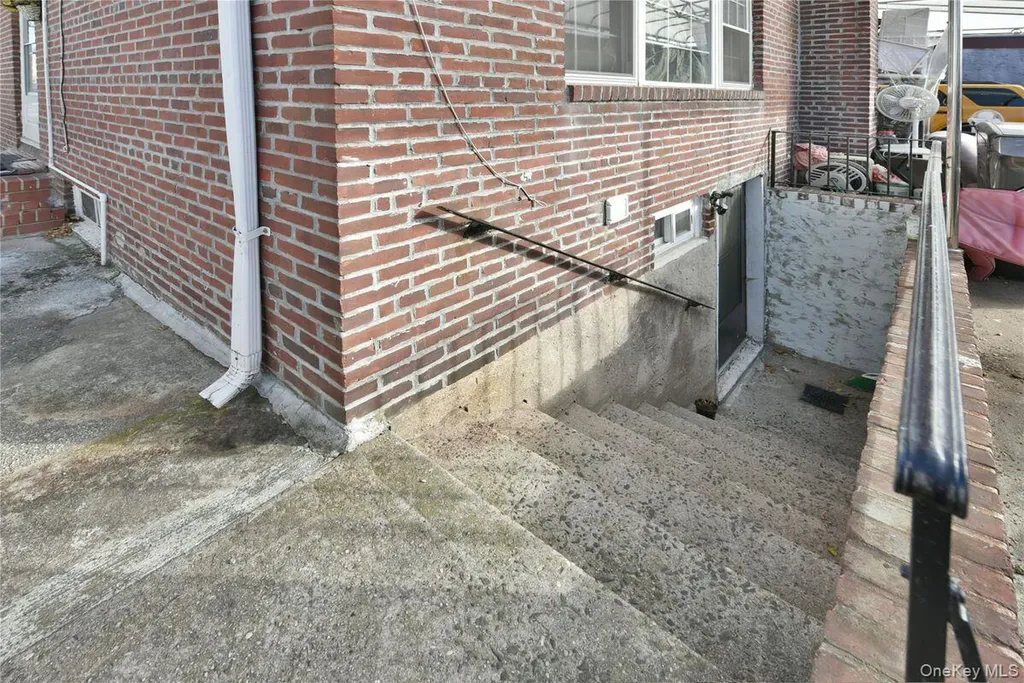 542 East Meadow Hempstead NY 11554