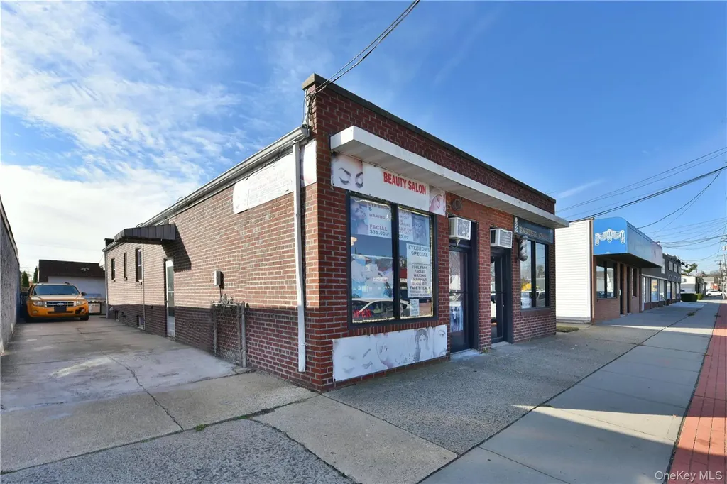542 East Meadow Hempstead NY 11554