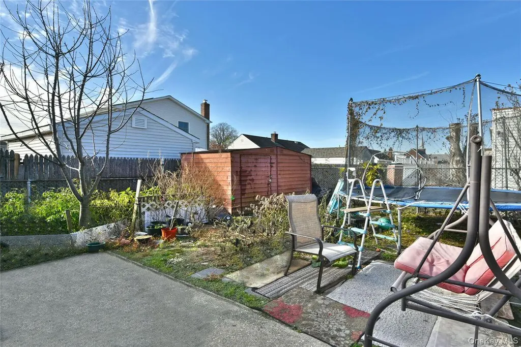 542 East Meadow Hempstead NY 11554