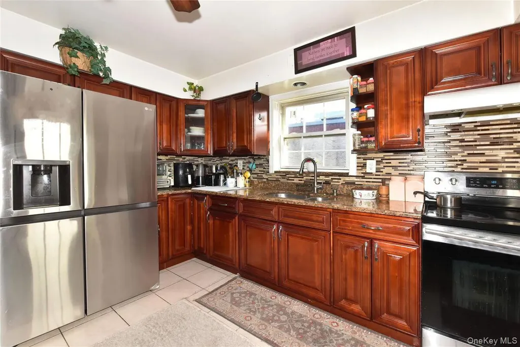 542 East Meadow Hempstead NY 11554