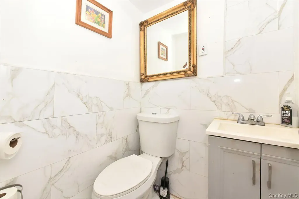 542 East Meadow Hempstead NY 11554