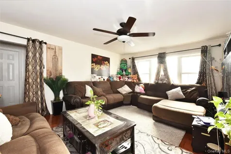 542 East Meadow Hempstead NY 11554