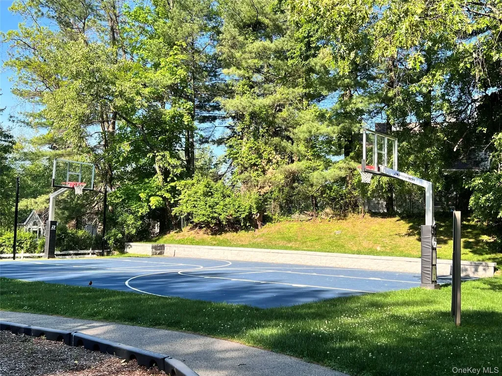 102 Boulder Ridge Road Scarsdale NY 10583