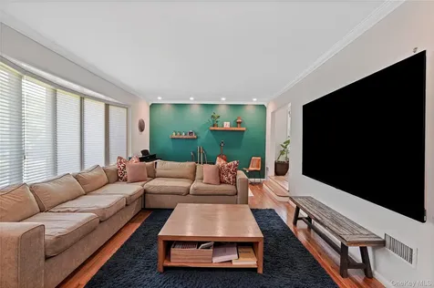 97 Hanson Lane New Rochelle NY 10804