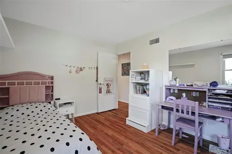 97 Hanson Lane New Rochelle NY 10804