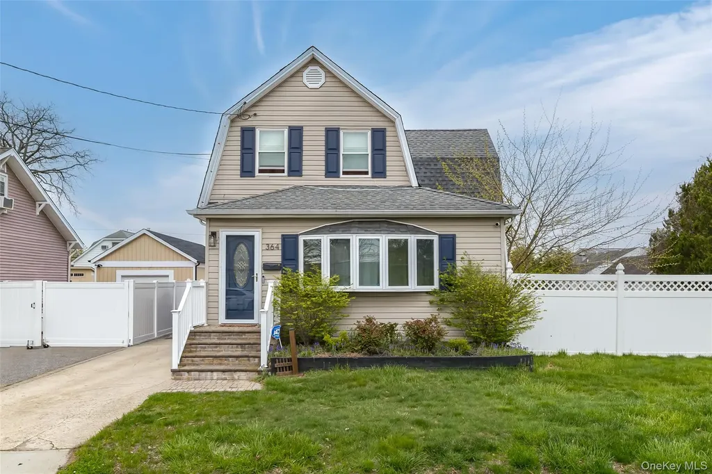 364 S Broadway Lindenhurst NY 11757