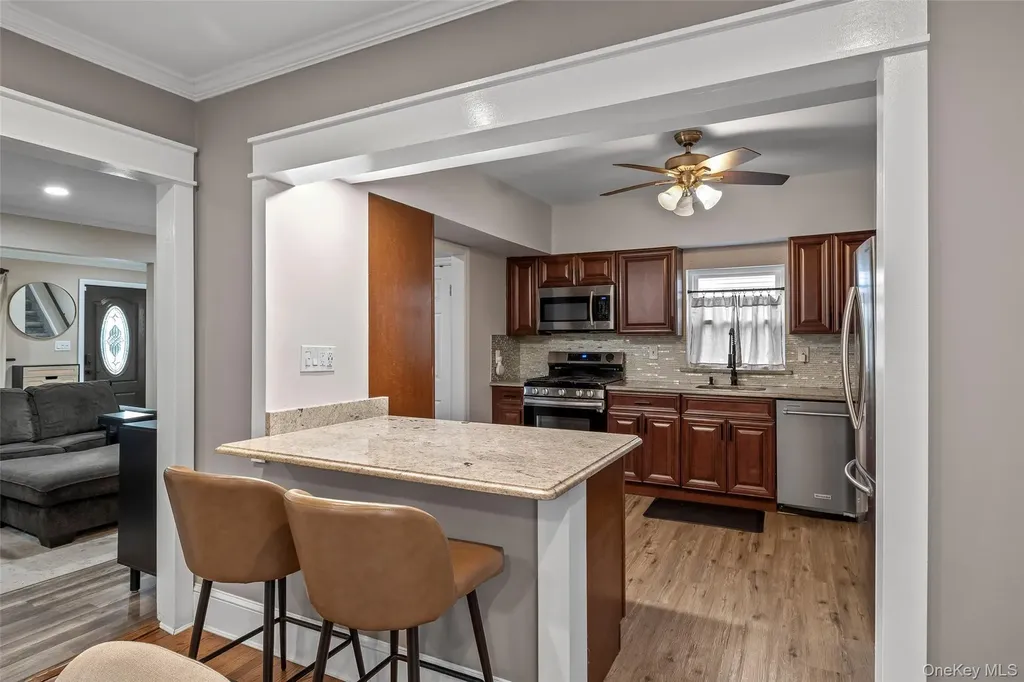 364 S Broadway Lindenhurst NY 11757