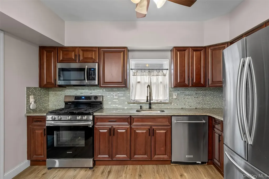 364 S Broadway Lindenhurst NY 11757