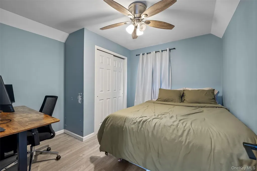 364 S Broadway Lindenhurst NY 11757