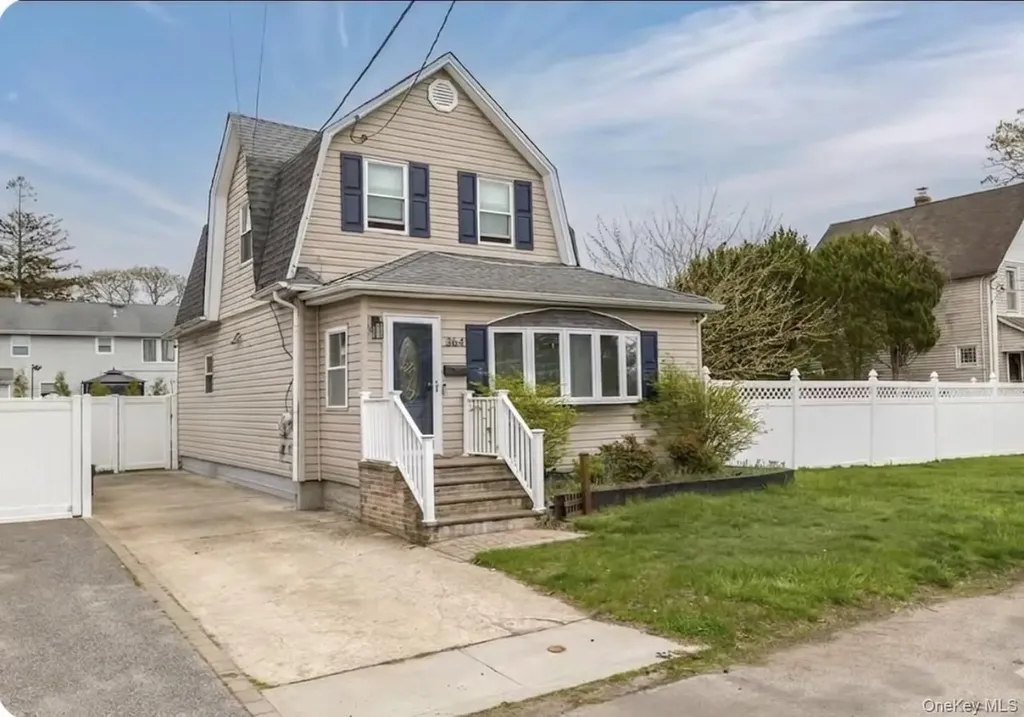364 S Broadway Lindenhurst NY 11757