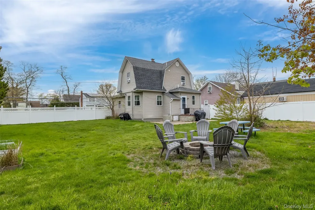 364 S Broadway Lindenhurst NY 11757