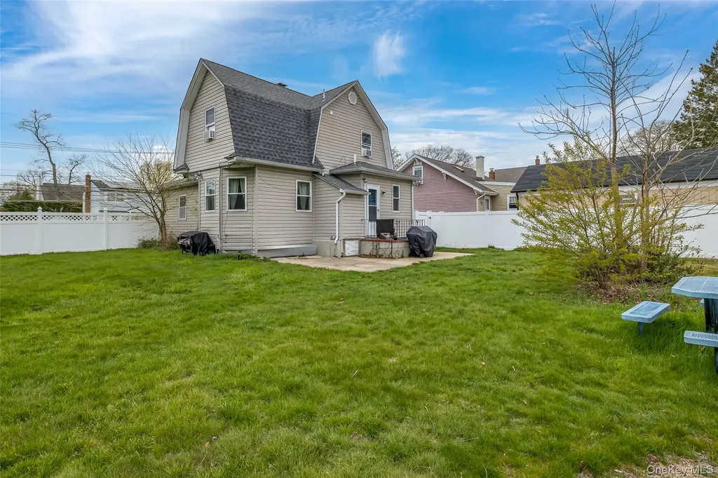 364 S Broadway Lindenhurst NY 11757
