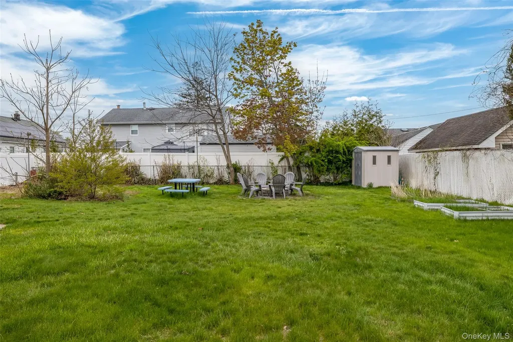 364 S Broadway Lindenhurst NY 11757