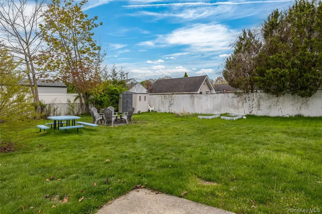 364 S Broadway Lindenhurst NY 11757
