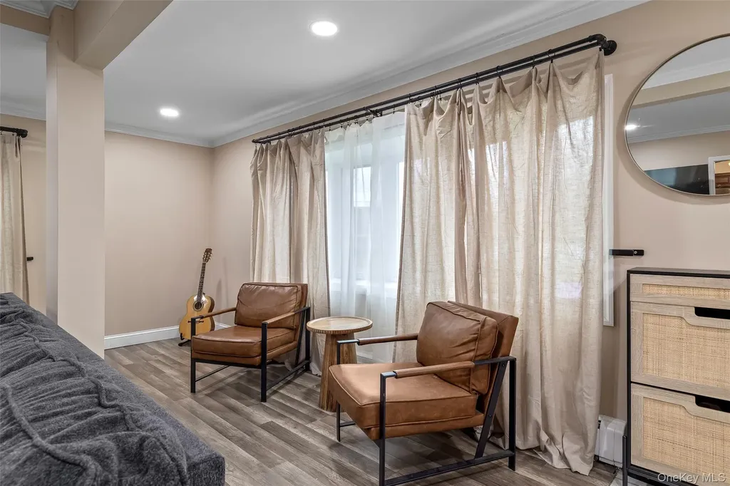 364 S Broadway Lindenhurst NY 11757