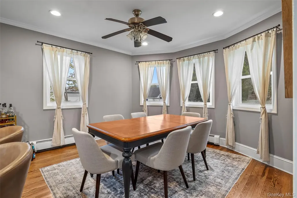 364 S Broadway Lindenhurst NY 11757
