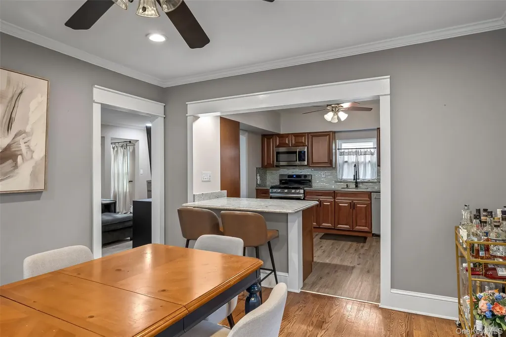 364 S Broadway Lindenhurst NY 11757