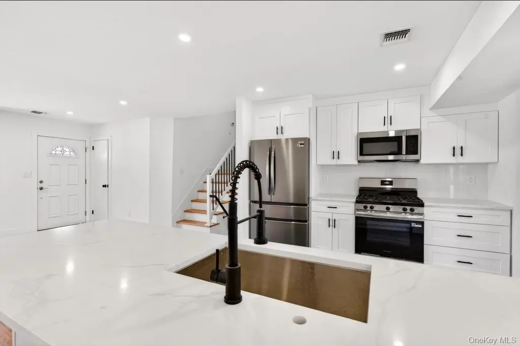 8 Whitebirch Lane Commack NY 11725