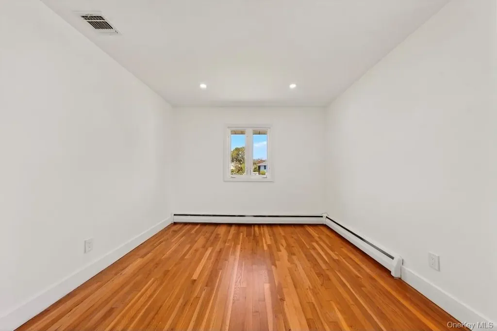 8 Whitebirch Lane Commack NY 11725