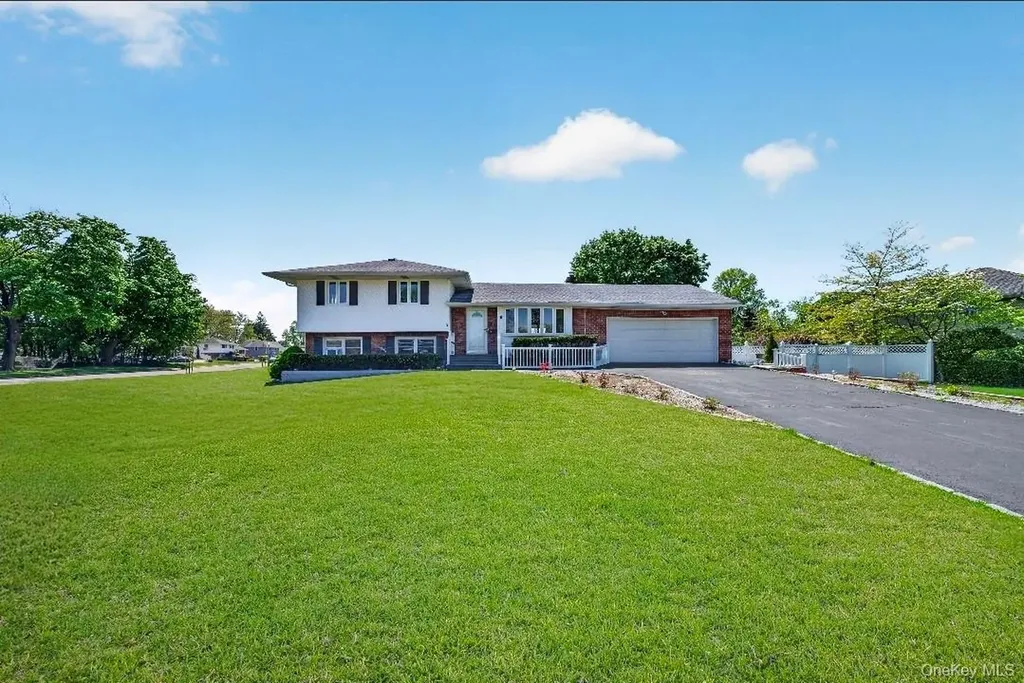 8 Whitebirch Lane Commack NY 11725