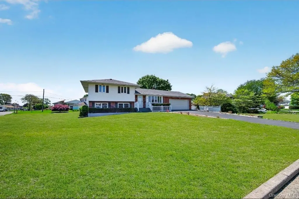 8 Whitebirch Lane Commack NY 11725