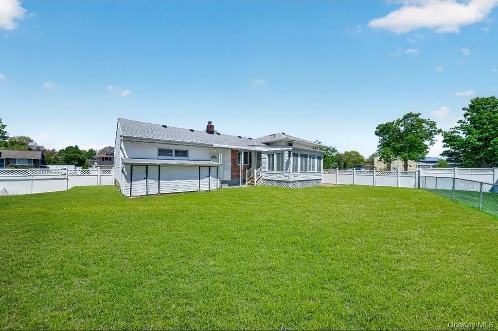 8 Whitebirch Lane Commack NY 11725