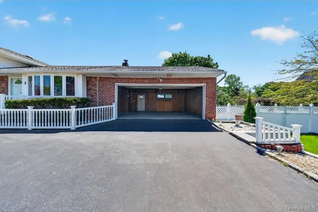 8 Whitebirch Lane Commack NY 11725