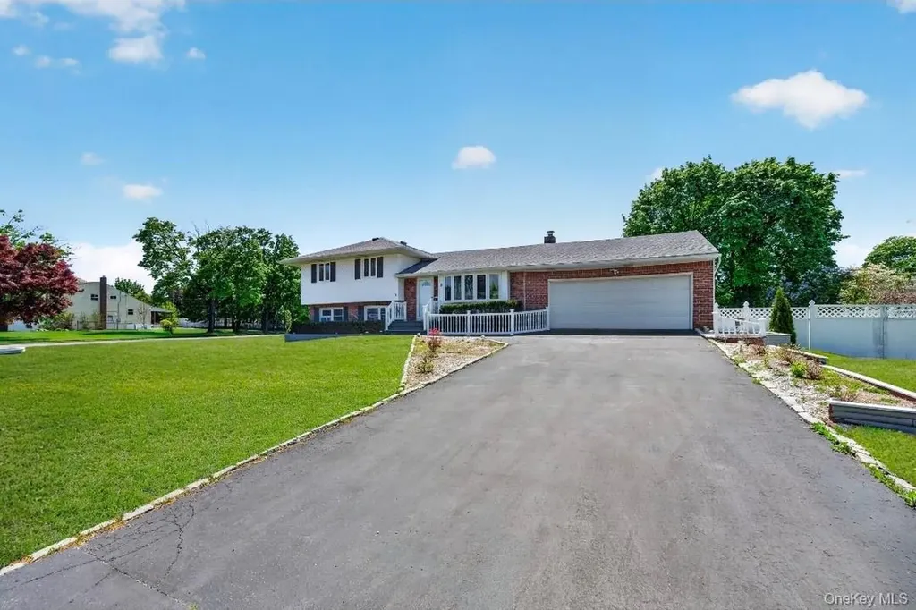 8 Whitebirch Lane Commack NY 11725